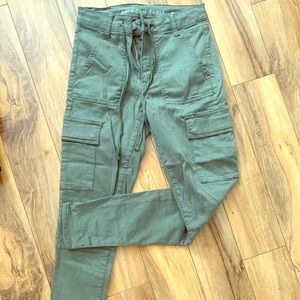 American Eagle High Rise Super Stretch Cargos sz6